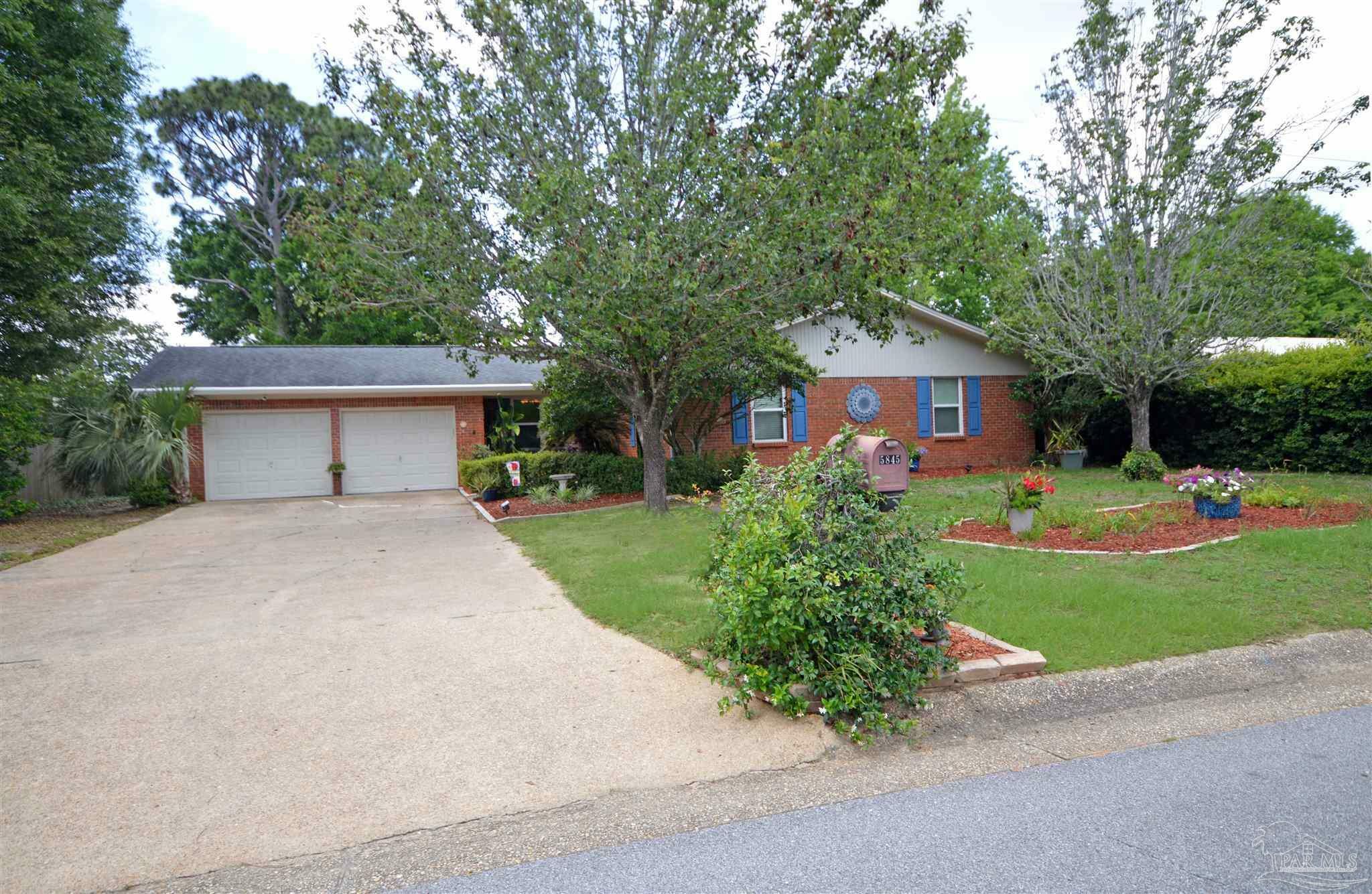 Property Photo: 5845 Keystone Rd FL 32504