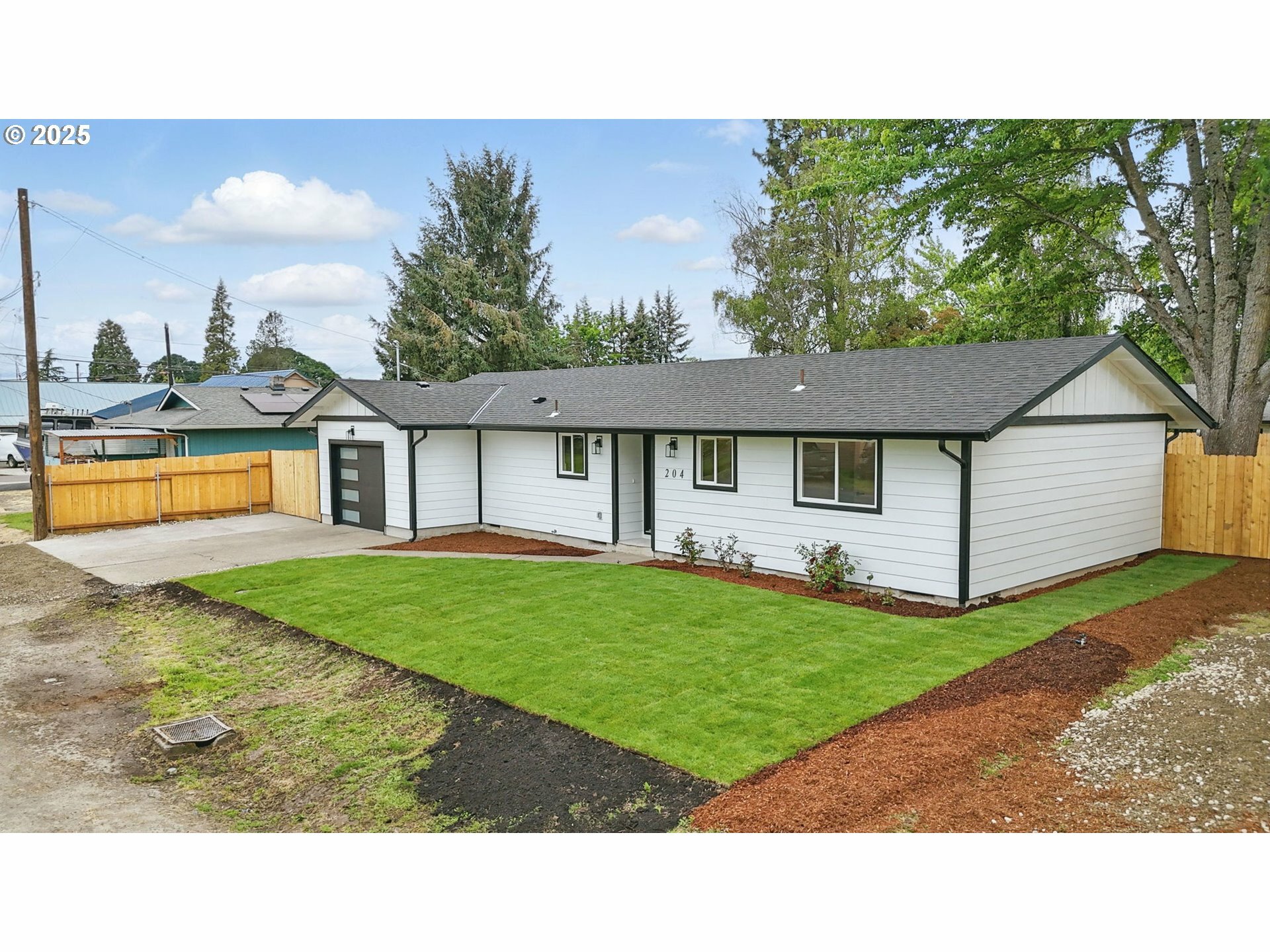 Property Photo: 204 Maddox Ave OR 97101