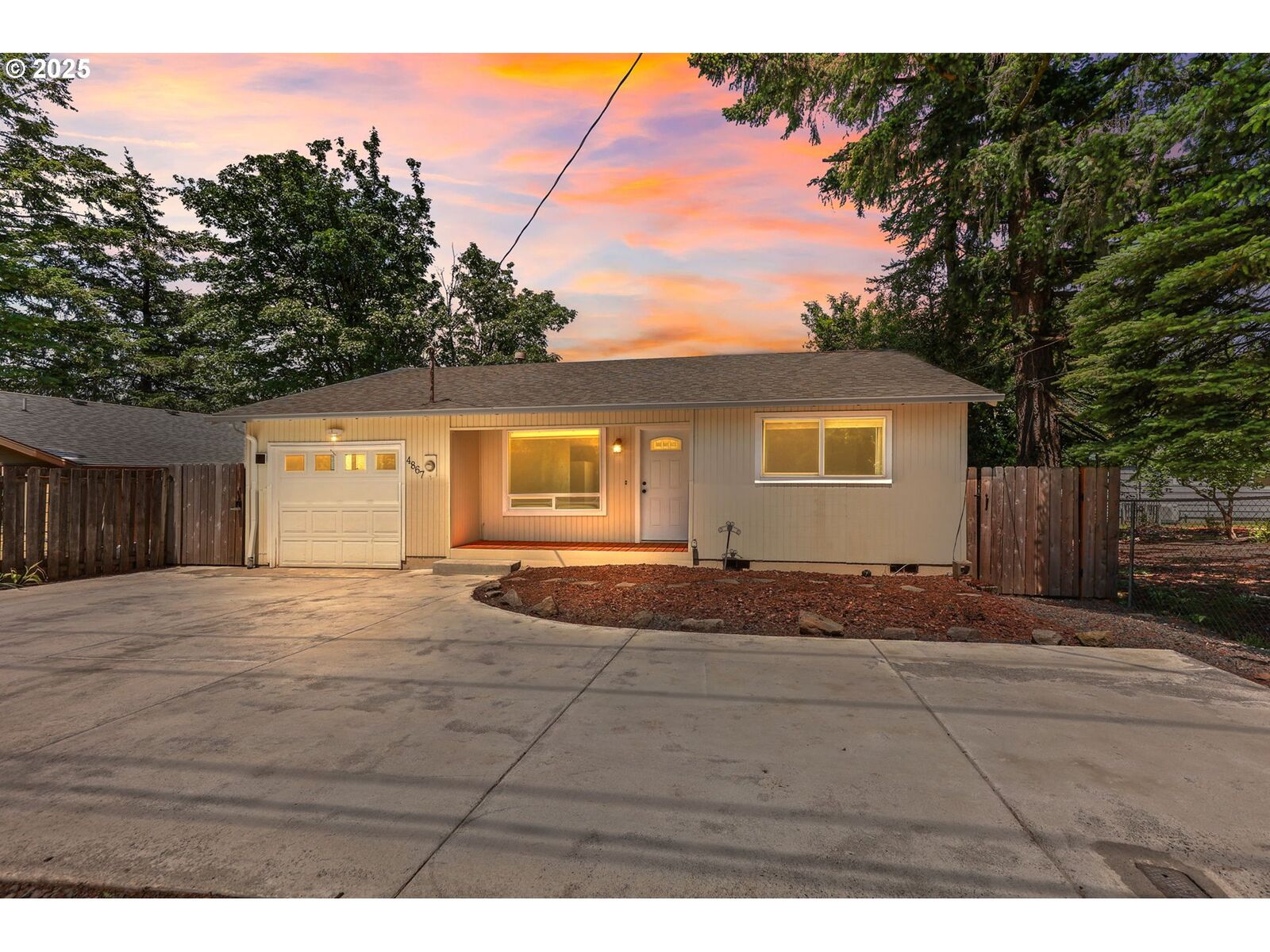 Property Photo: 4867 SW Taylors Ferry Rd OR 97219