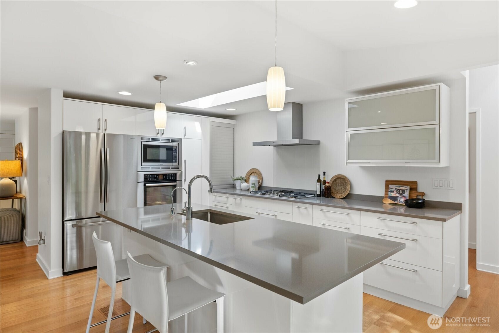 Property Photo: 5724 59th Avenue NE WA 98105