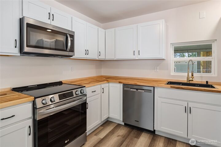 Property Photo: 16300 NE State Hwy 305 10 WA 98370