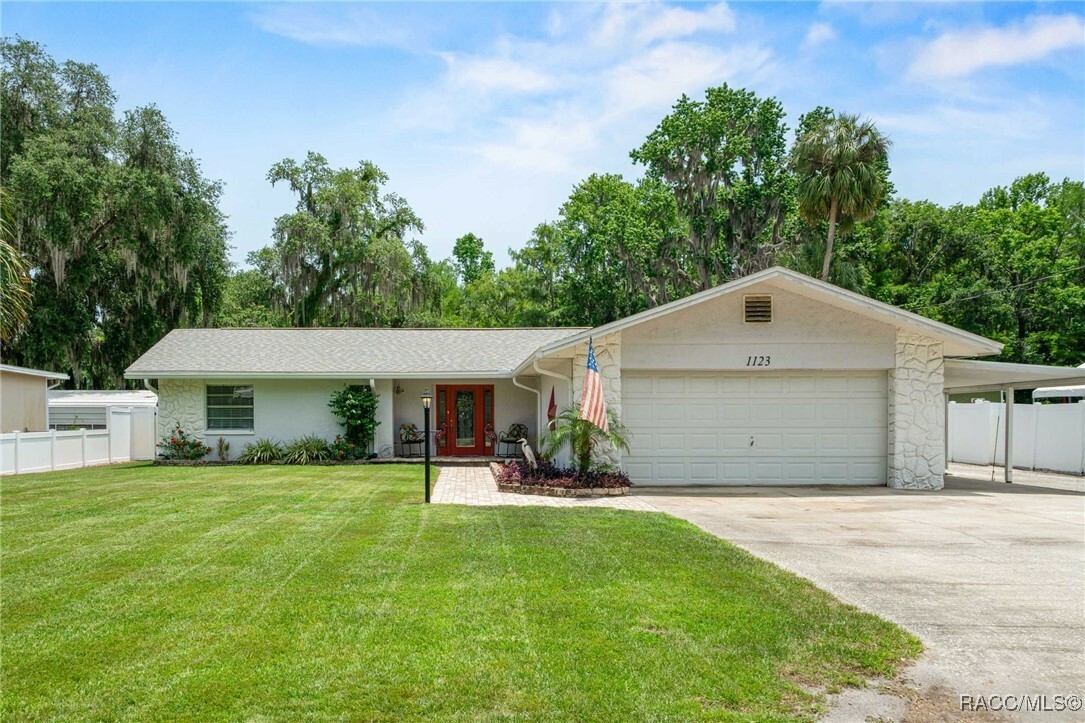Property Photo: 1123 S Waterview Drive FL 34450