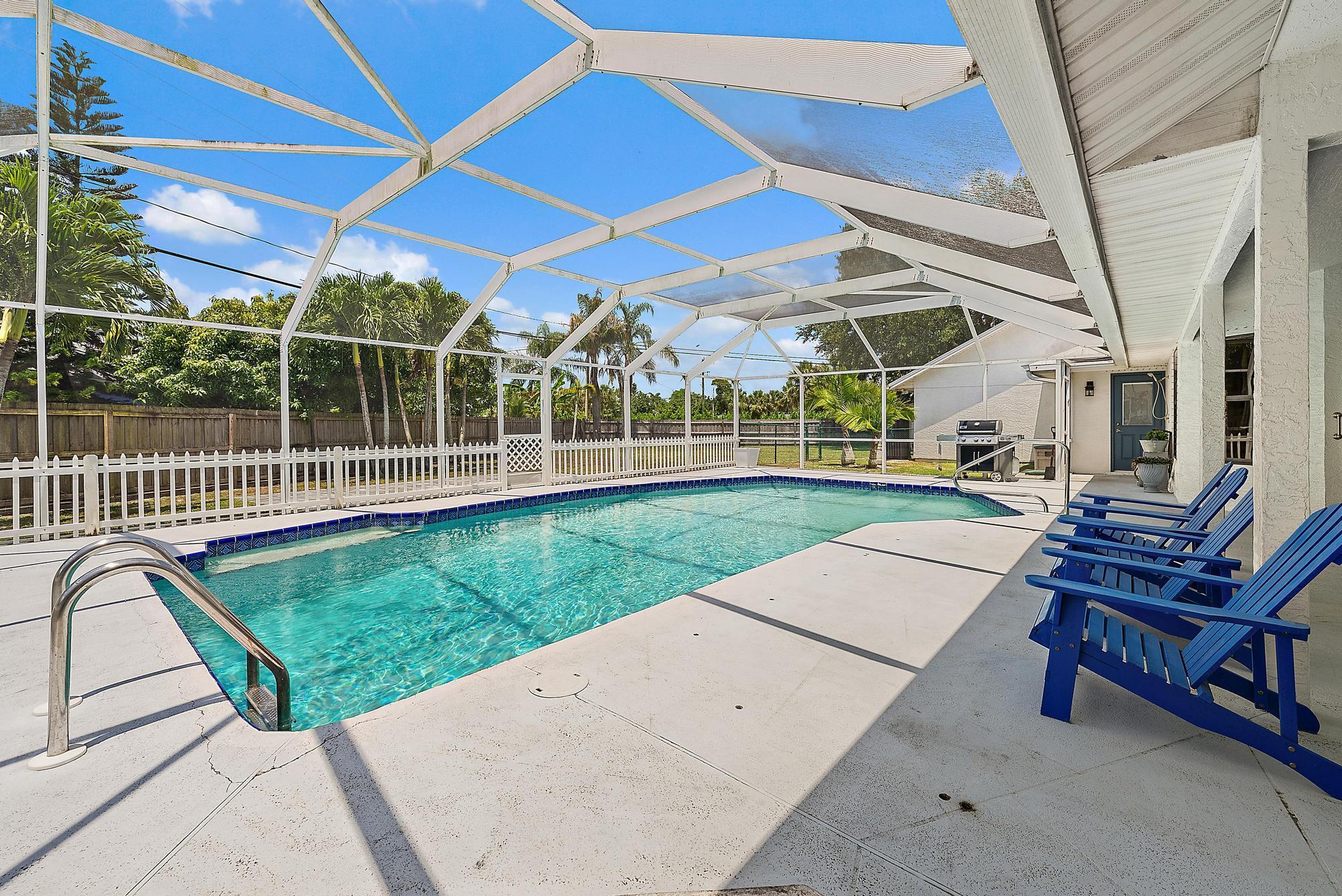 Property Photo: 407 SE Duff Court FL 34984