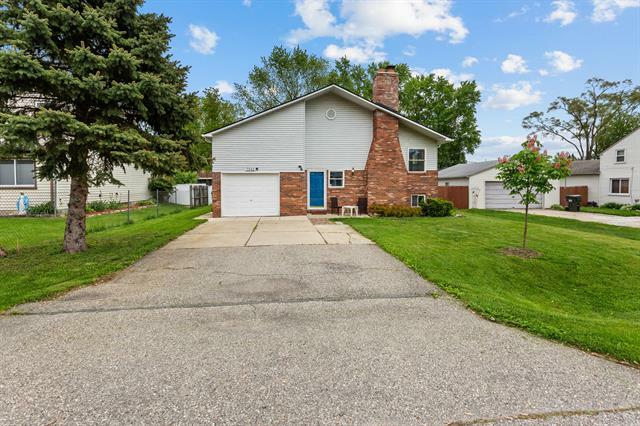 Property Photo:  2943 Hartline Drive  MI 48309 