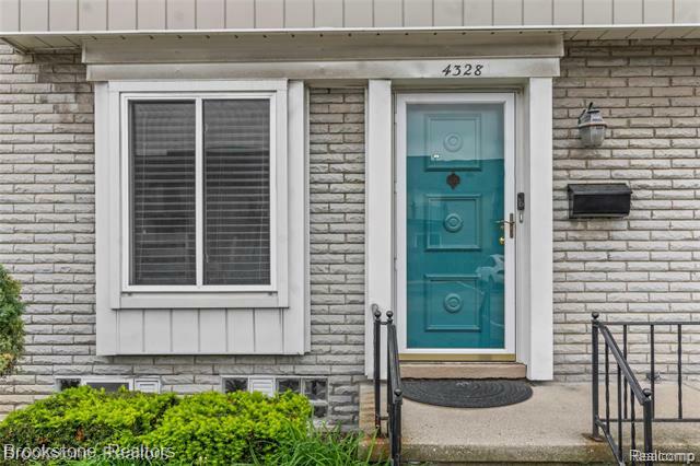 Property Photo: 4328 15 Mile Road MI 48310