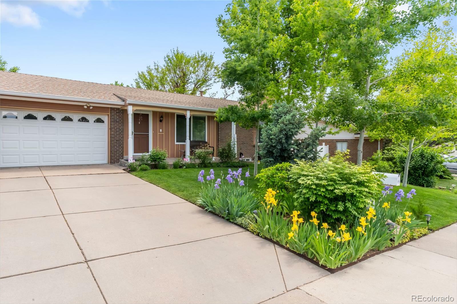 Property Photo: 2112 S Olathe Street CO 80013