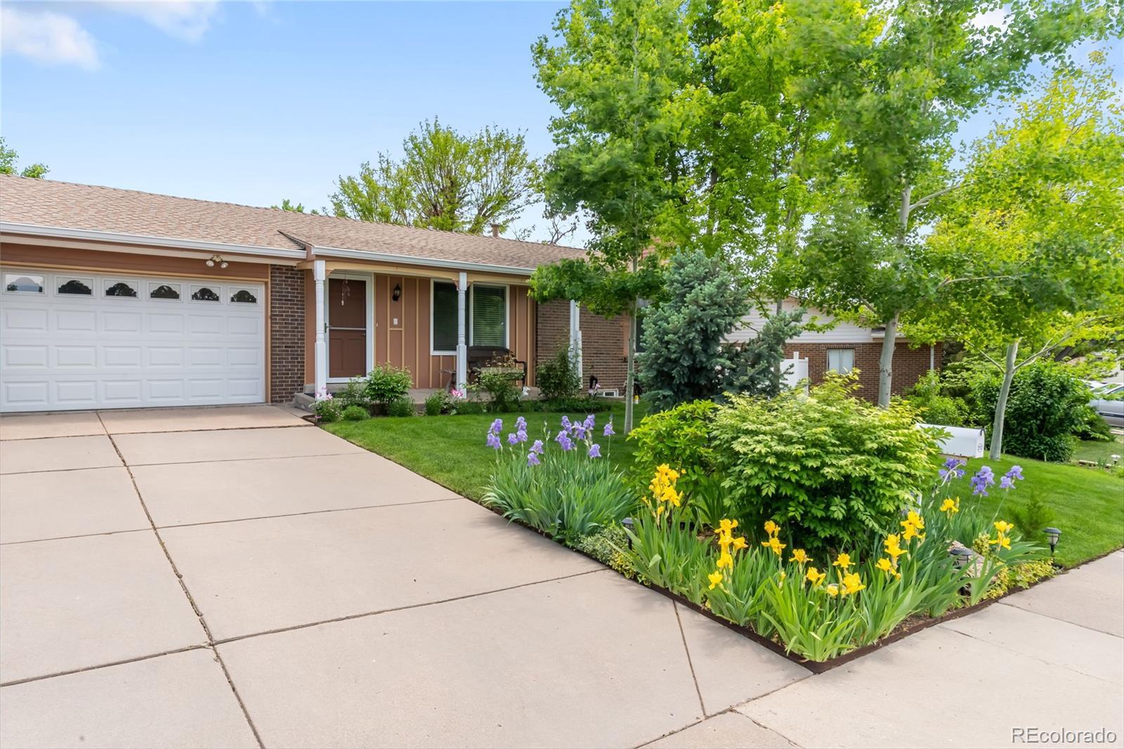 Property Photo: 2112 S Olathe Street CO 80013