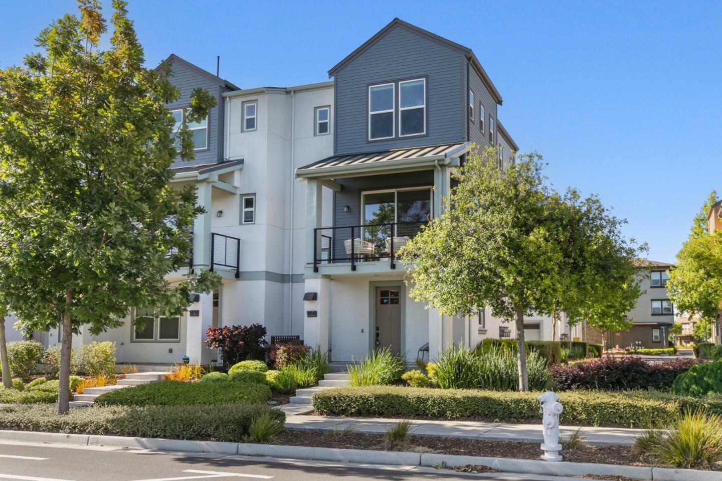 Property Photo: 880 East Duane Avenue 1 CA 94085