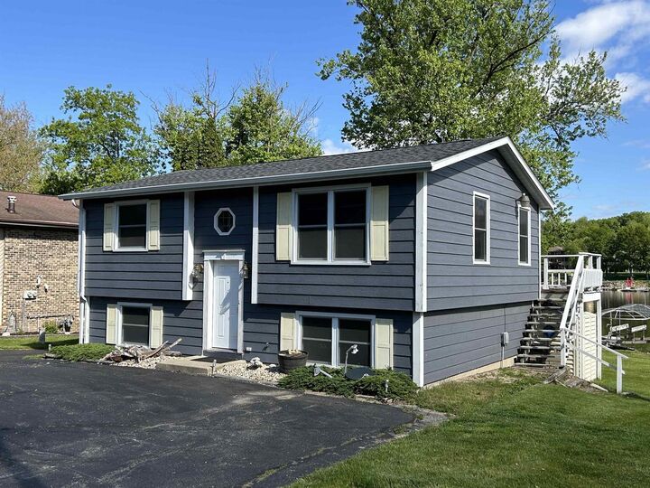 Property Photo: 395 East Ellendale Road WI 53534