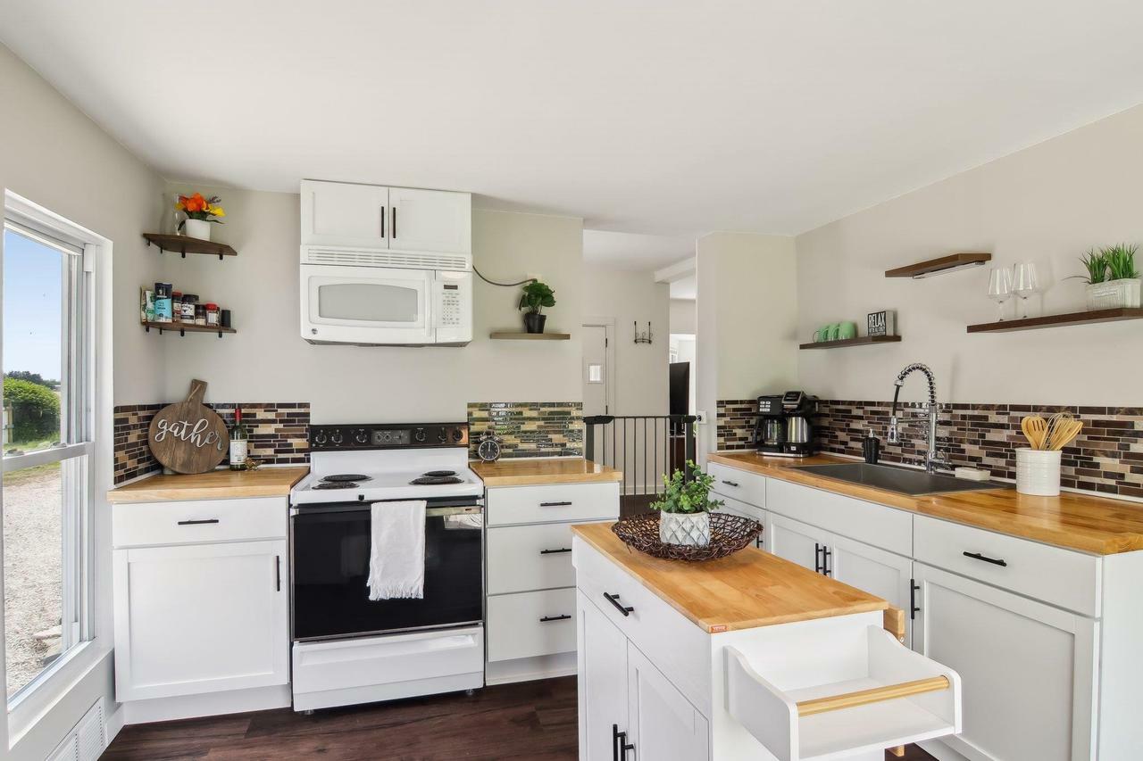 Property Photo: 140 West State Line Road WI 53585