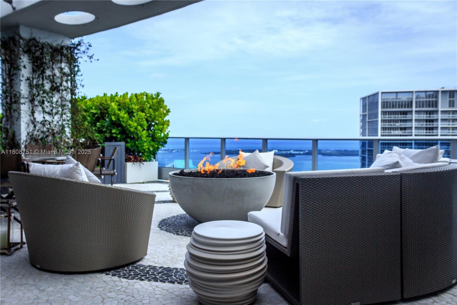 Property Photo: 200 Biscayne Boulevard Way Ph-5404 FL 33131