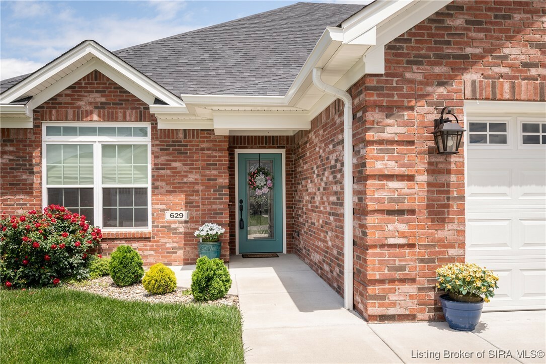 Property Photo: 629 Kingsbury Court IN 47129
