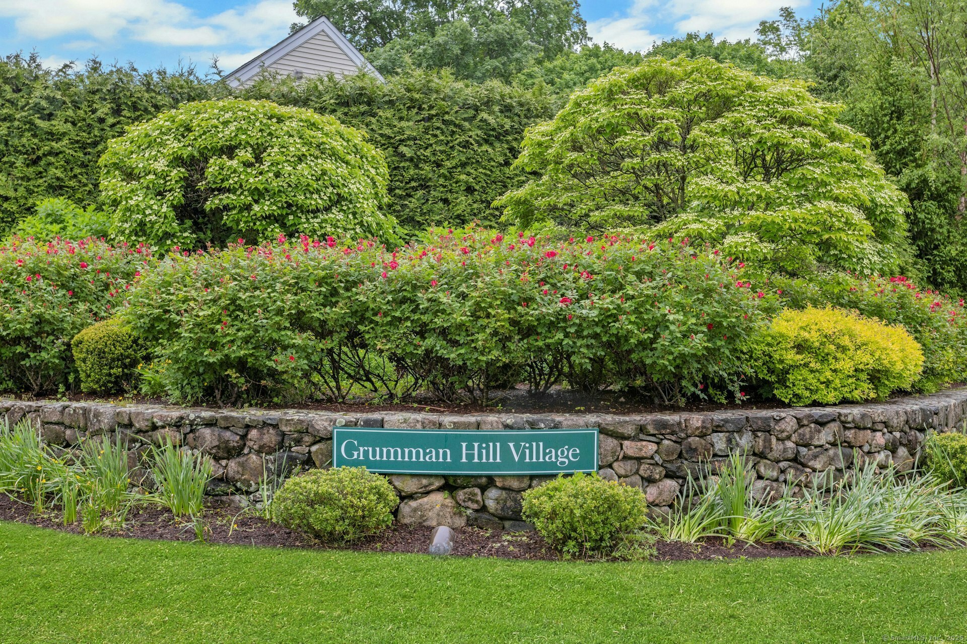 Property Photo: 44 Village Court 44 CT 06897