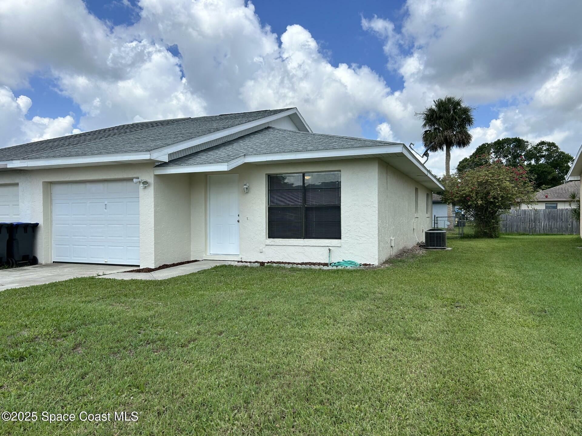 Property Photo: 22 E Towne Place FL 32796