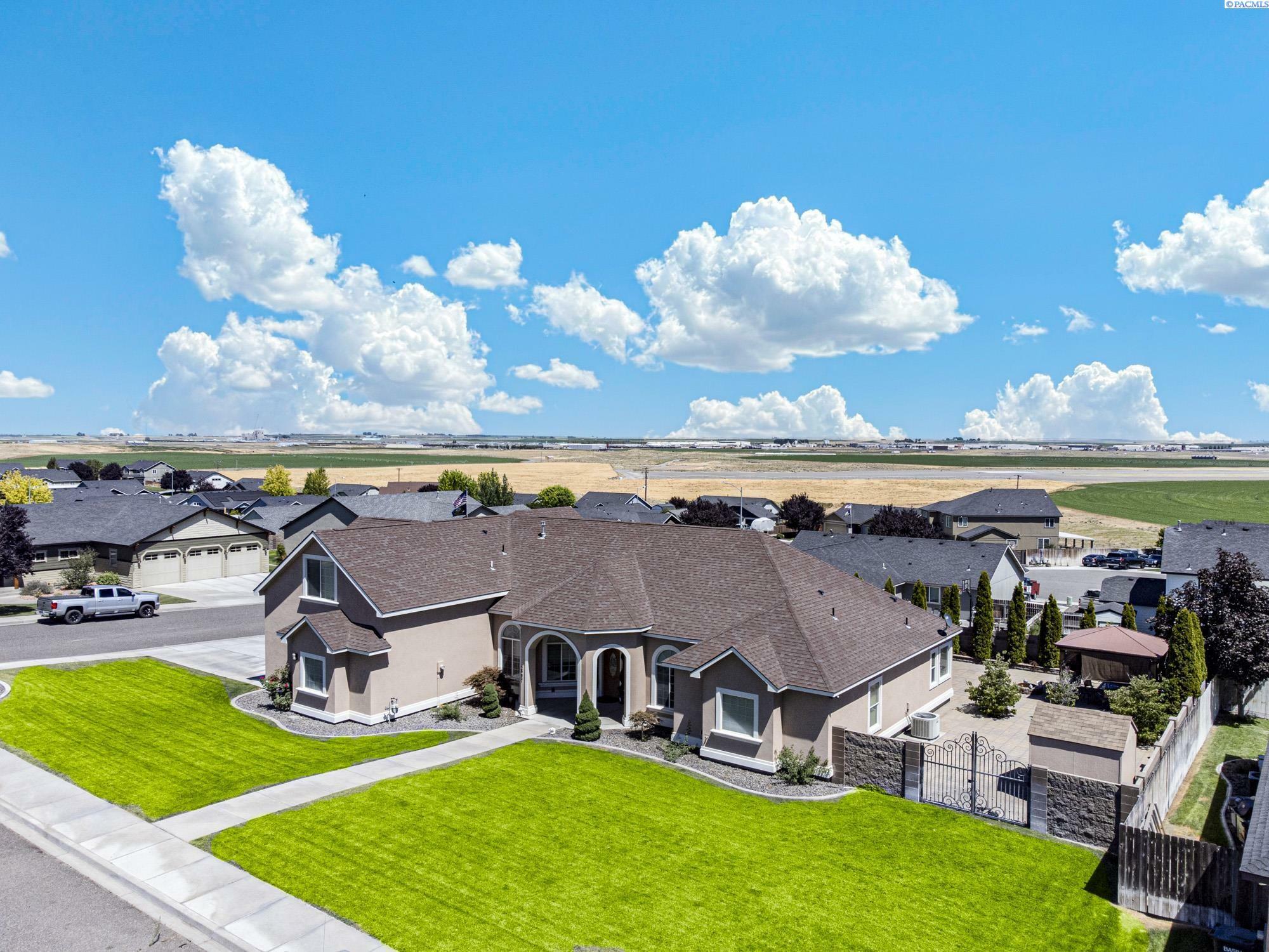 Property Photo: 4807 Adobe Dr WA 99301