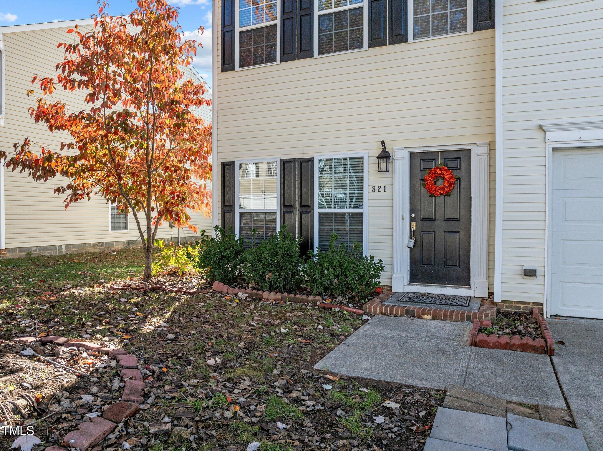 Property Photo: 821 Stackhurst Way NC 27587