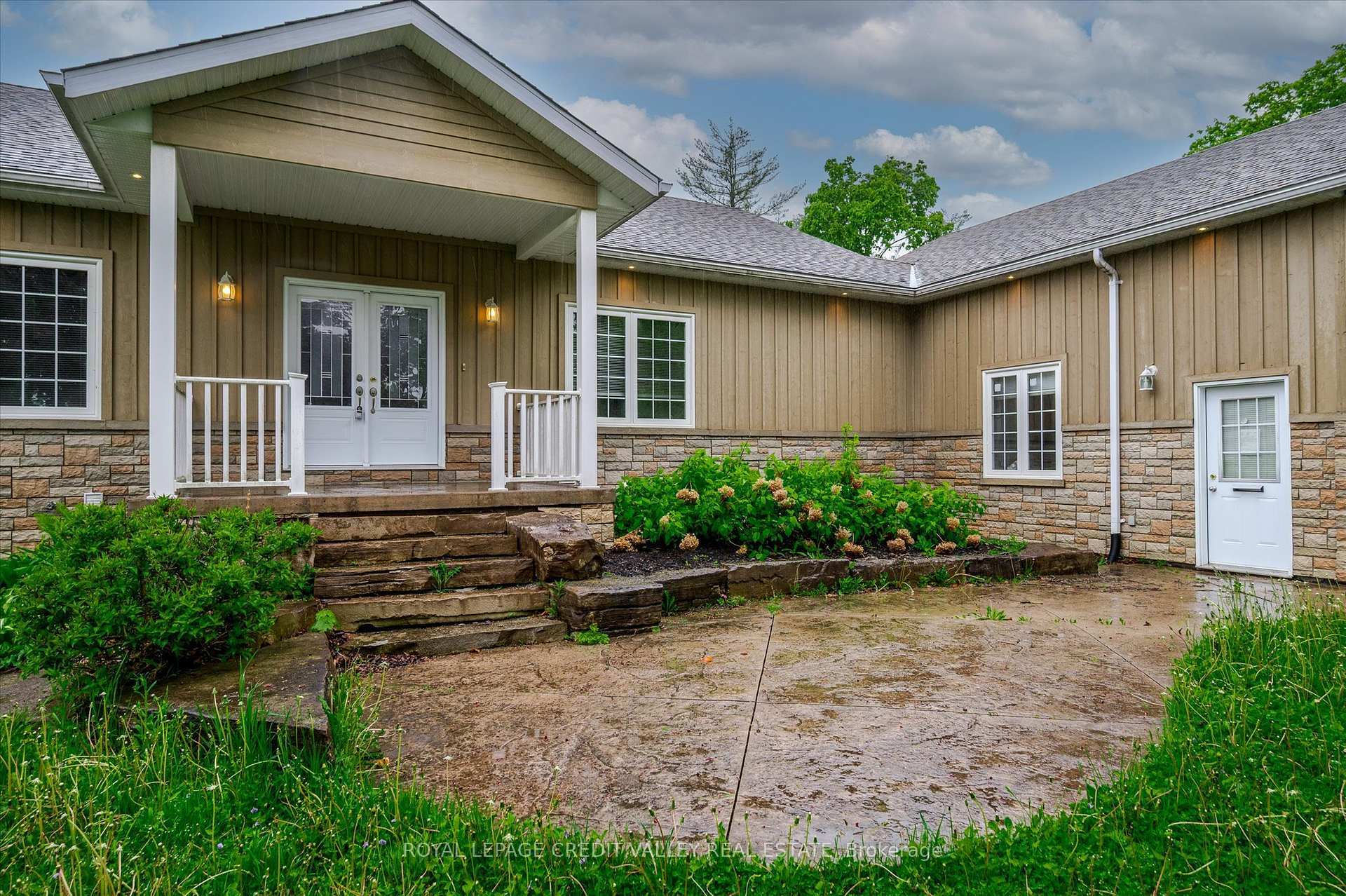Property Photo:  62 Edgewood Road  ON K9J 6V8 