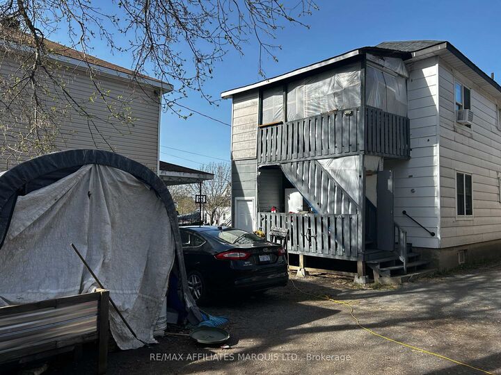 Property Photo: 330 Belmont Street ON K6H 4Z6