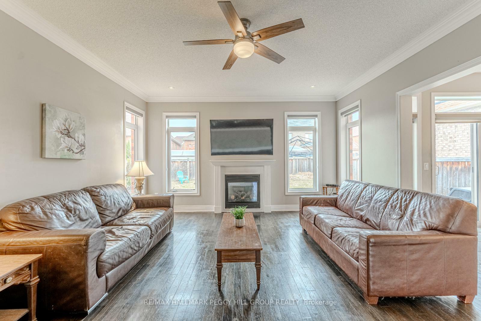 Photo de la propriété: 35 Royal Park Boulevard ON L4N 6M8