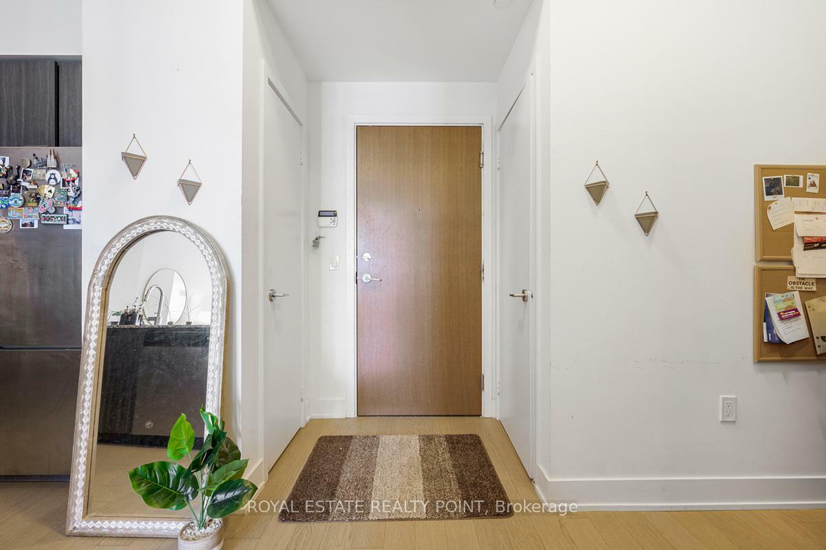Photo de la propriété: 20 Shore Breeze Drive 1105 ON M8V 0C7