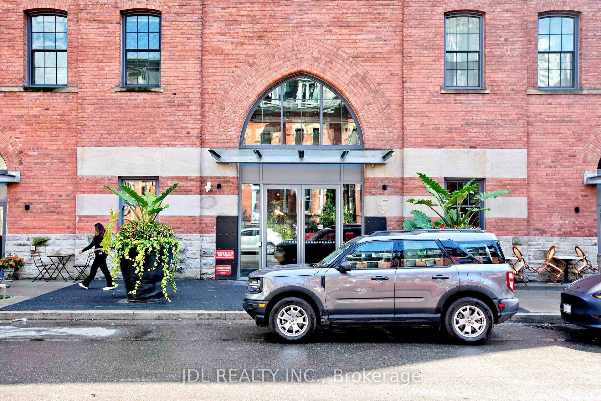 Photo de la propriété: 5 St Joseph Street 2904 ON M4Y 0B6