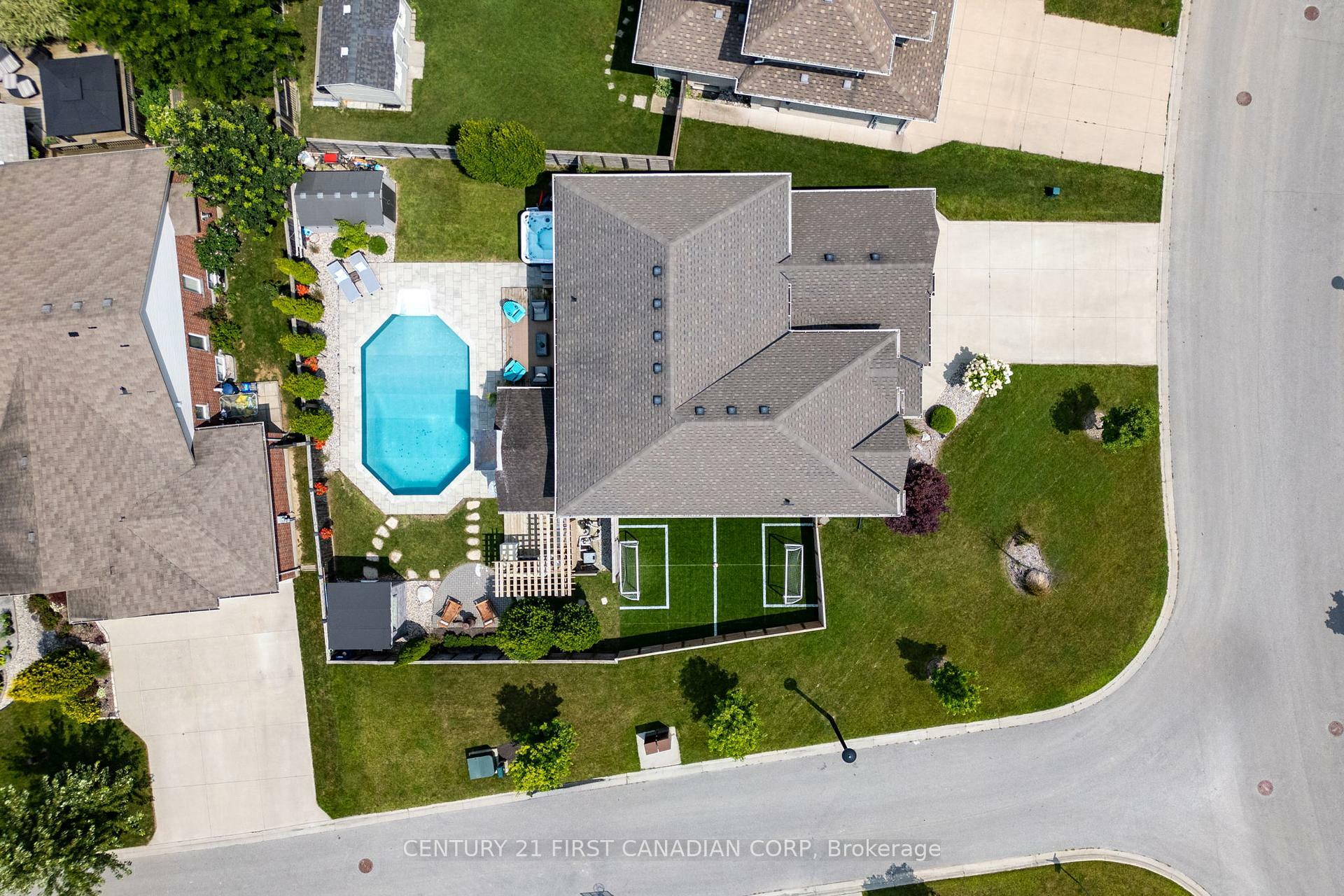 Property Photo: 886 Foxcreek Road ON N6G 0J9