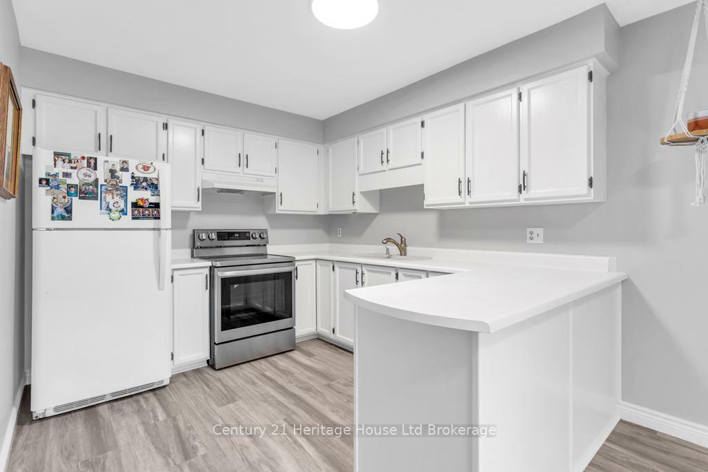 Property Photo: 65 Seres Drive ON N4G 5E7