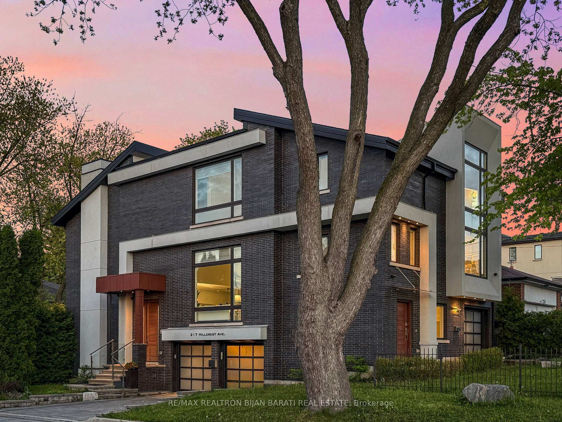 Property Photo: 217 Hillcrest Avenue ON M2N 3P3