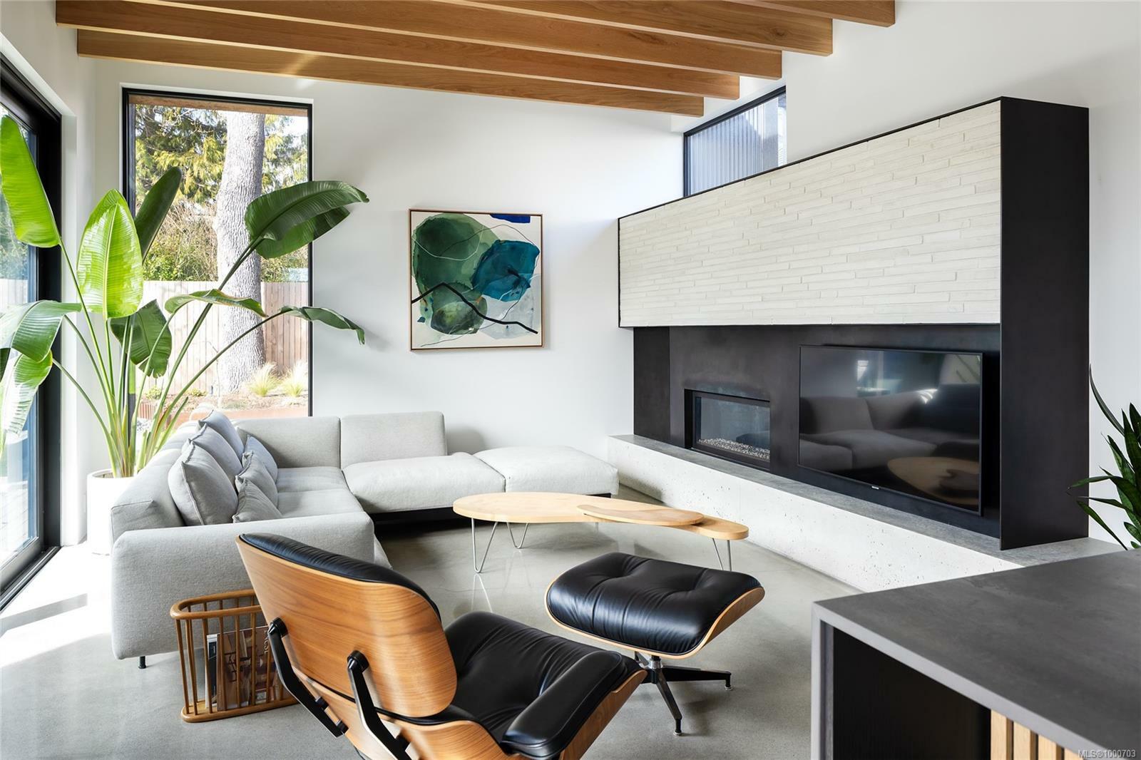 Property Photo: 862 Somenos St BC V8S 4A6