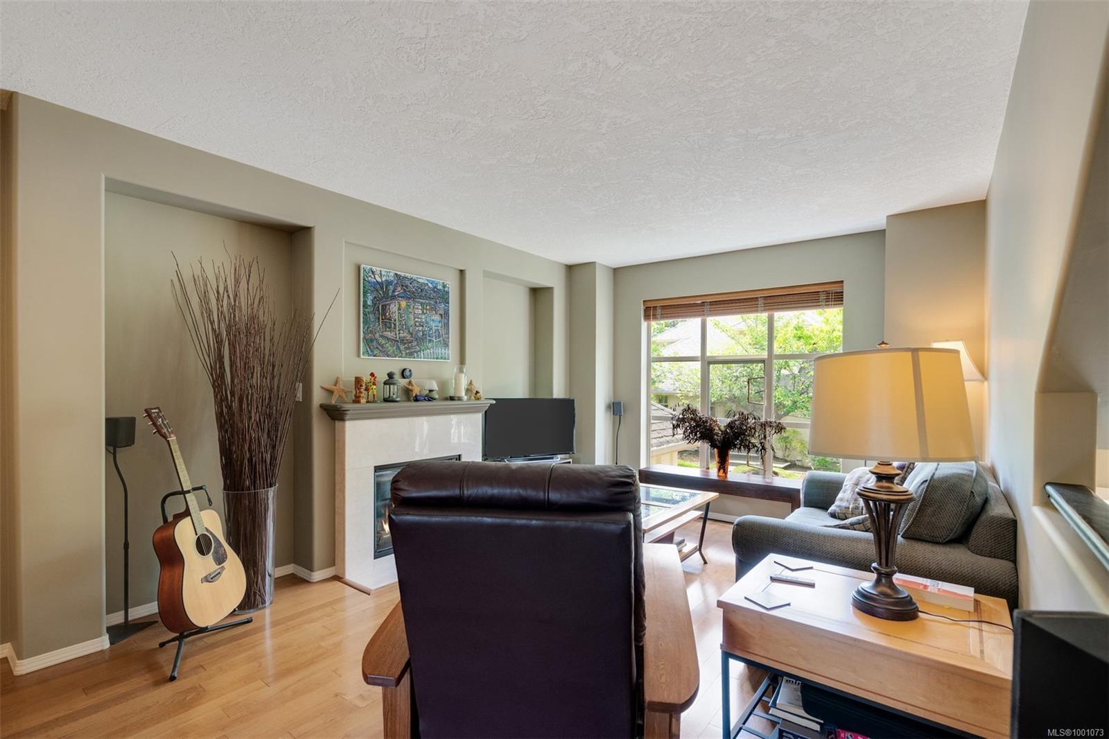 Photo de la propriété:  510 Marsett Pl 102  BC V8Z 7J1 
