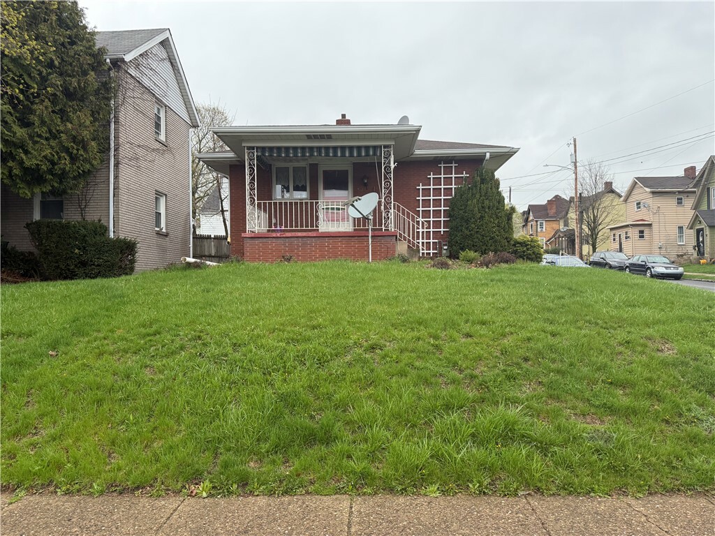 Property Photo: 402 Arch Avenue PA 15601