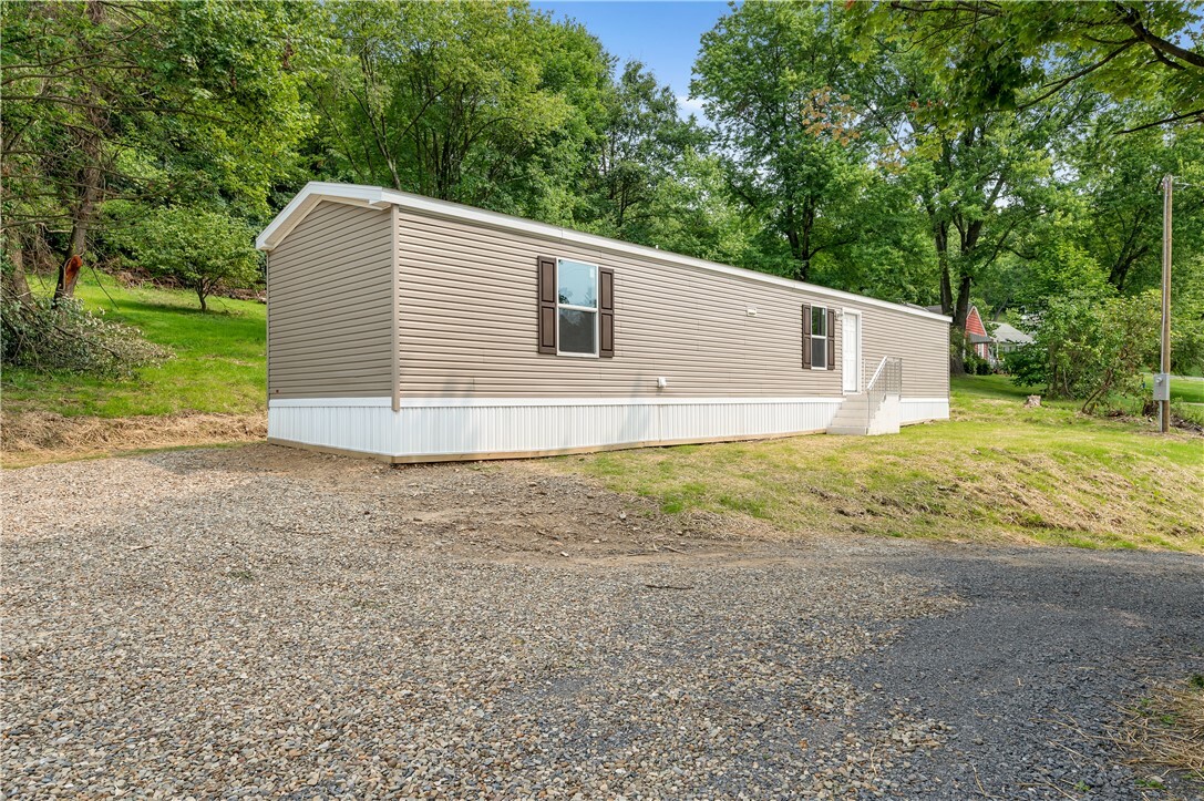 Property Photo: 213 Main Hill Rd PA 16041