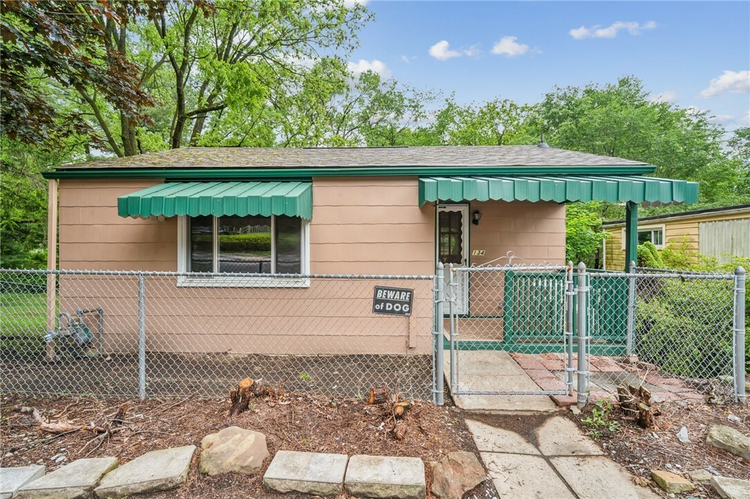 Property Photo: 134 Hamilton Dr PA 15235