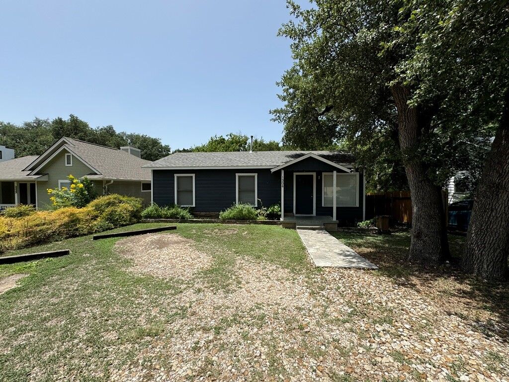 Property Photo:  1306 S 5th Street  TX 78704 