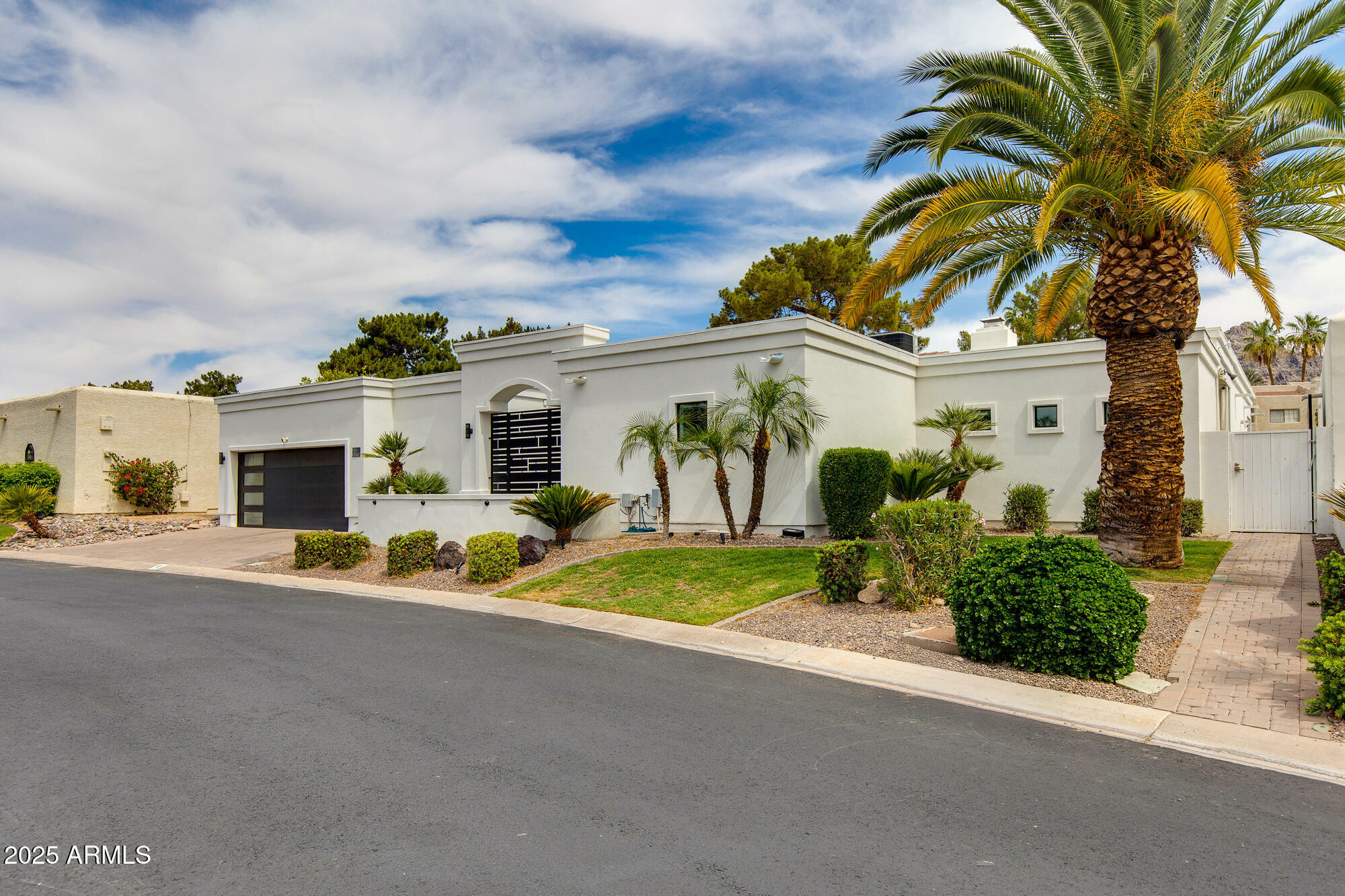 Property Photo: 2737 E Arizona Biltmore Circle 8 AZ 85016