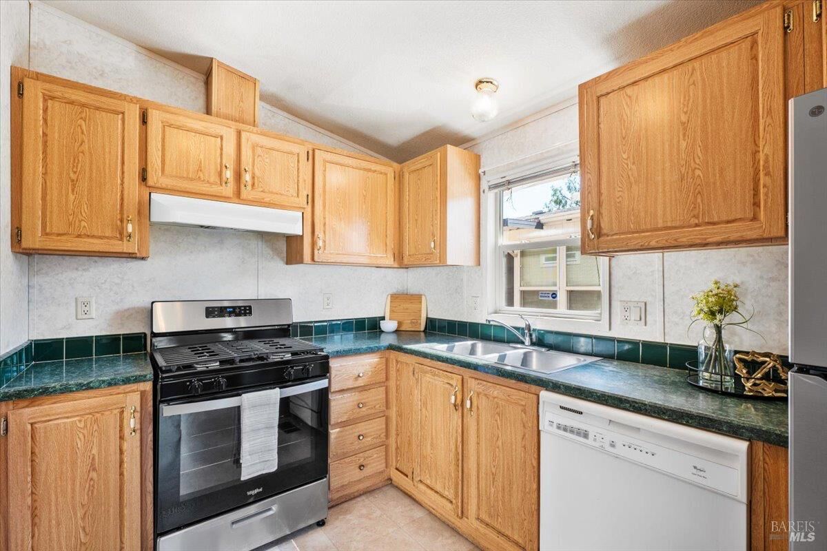 Property Photo: 3309 Santa Rosa Avenue 17 CA 95407