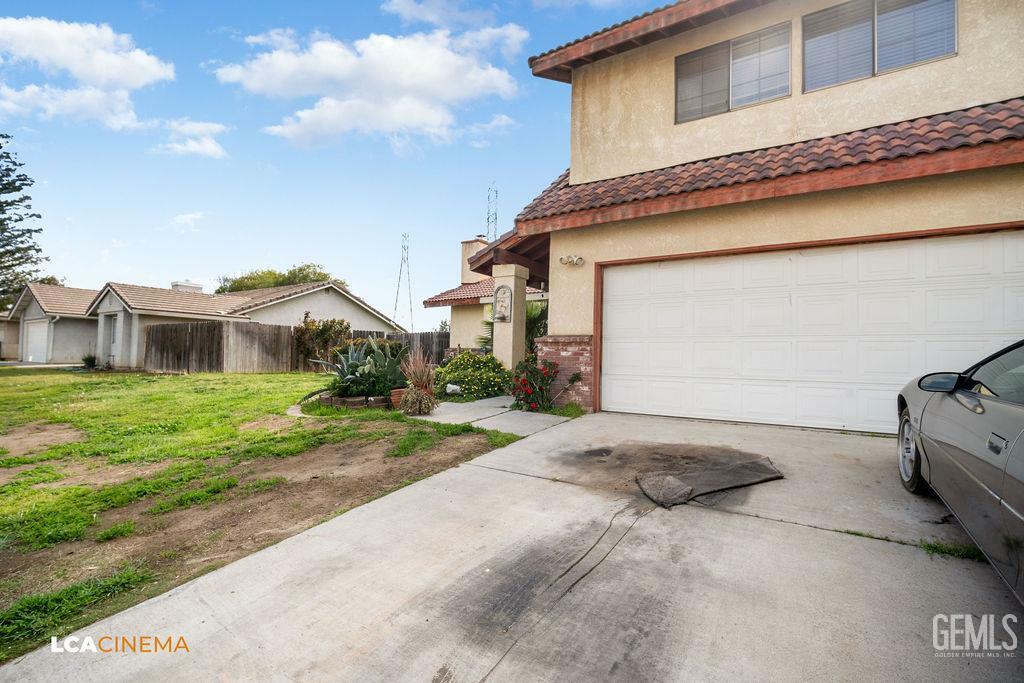 Property Photo:  11705 Cactus  CA 93312 