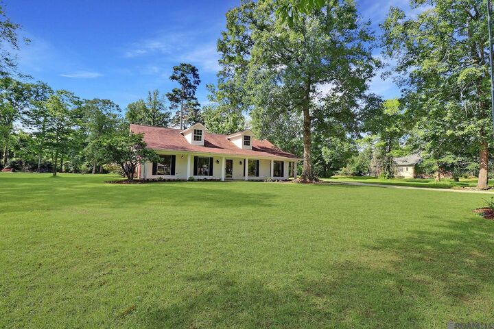 Property Photo:  8140 Evergreen Dr  LA 70726 