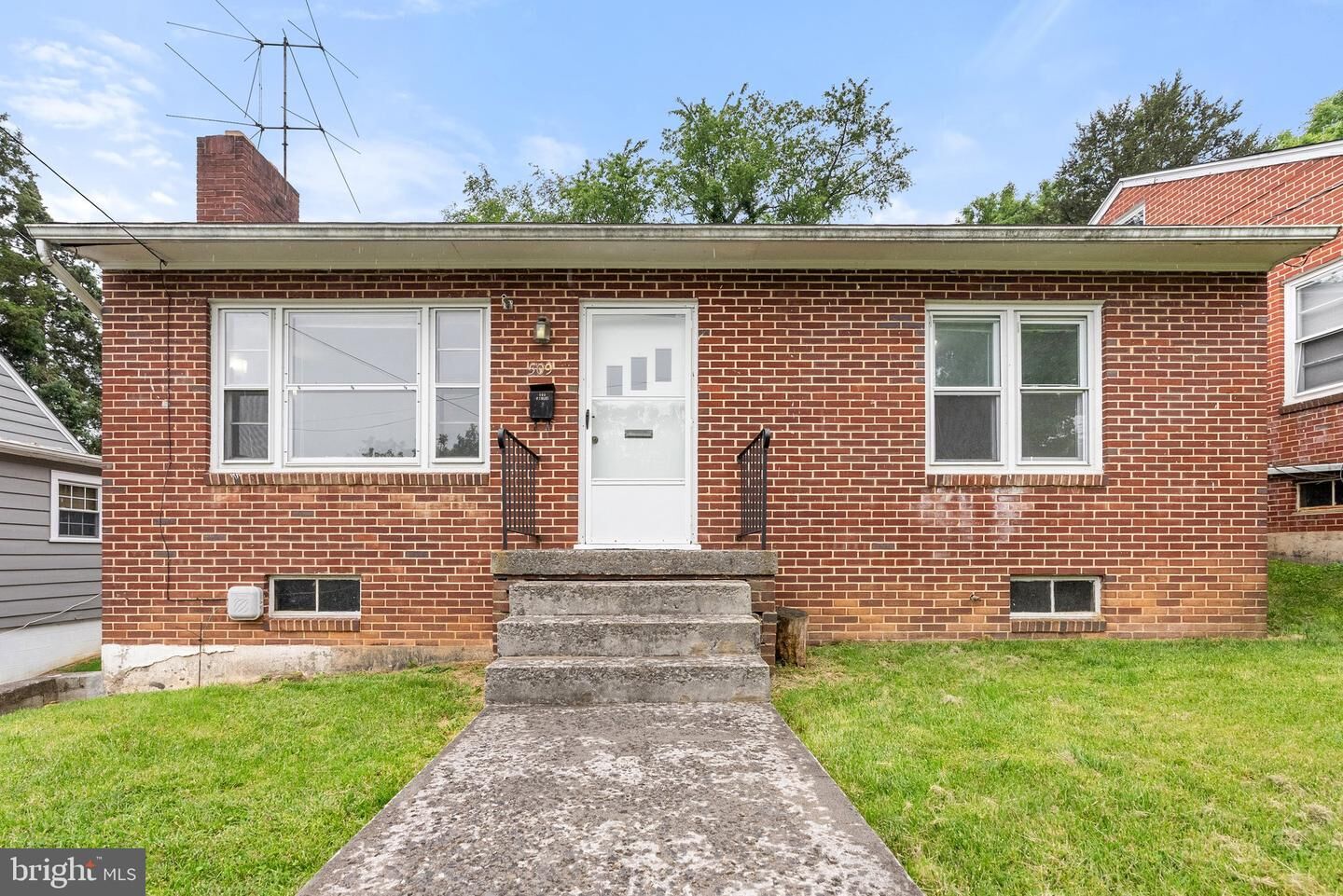 Property Photo: 509 W Cork Street VA 22601