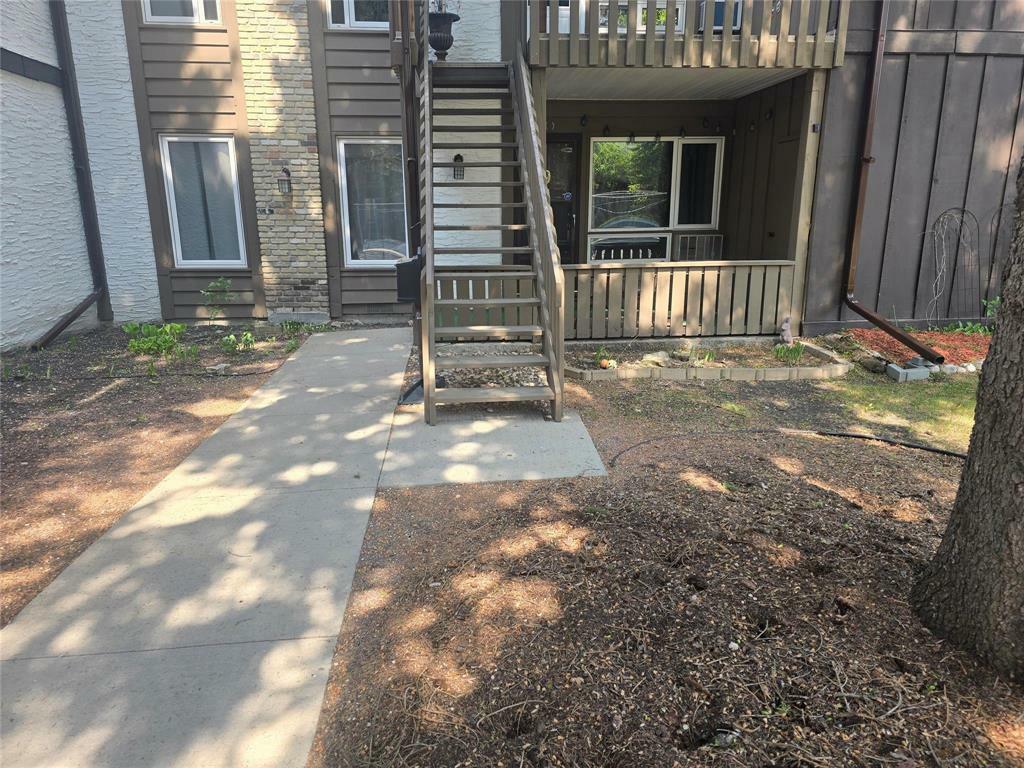 340 Carriage Road  Winnipeg MB R2Y 2E7 photo