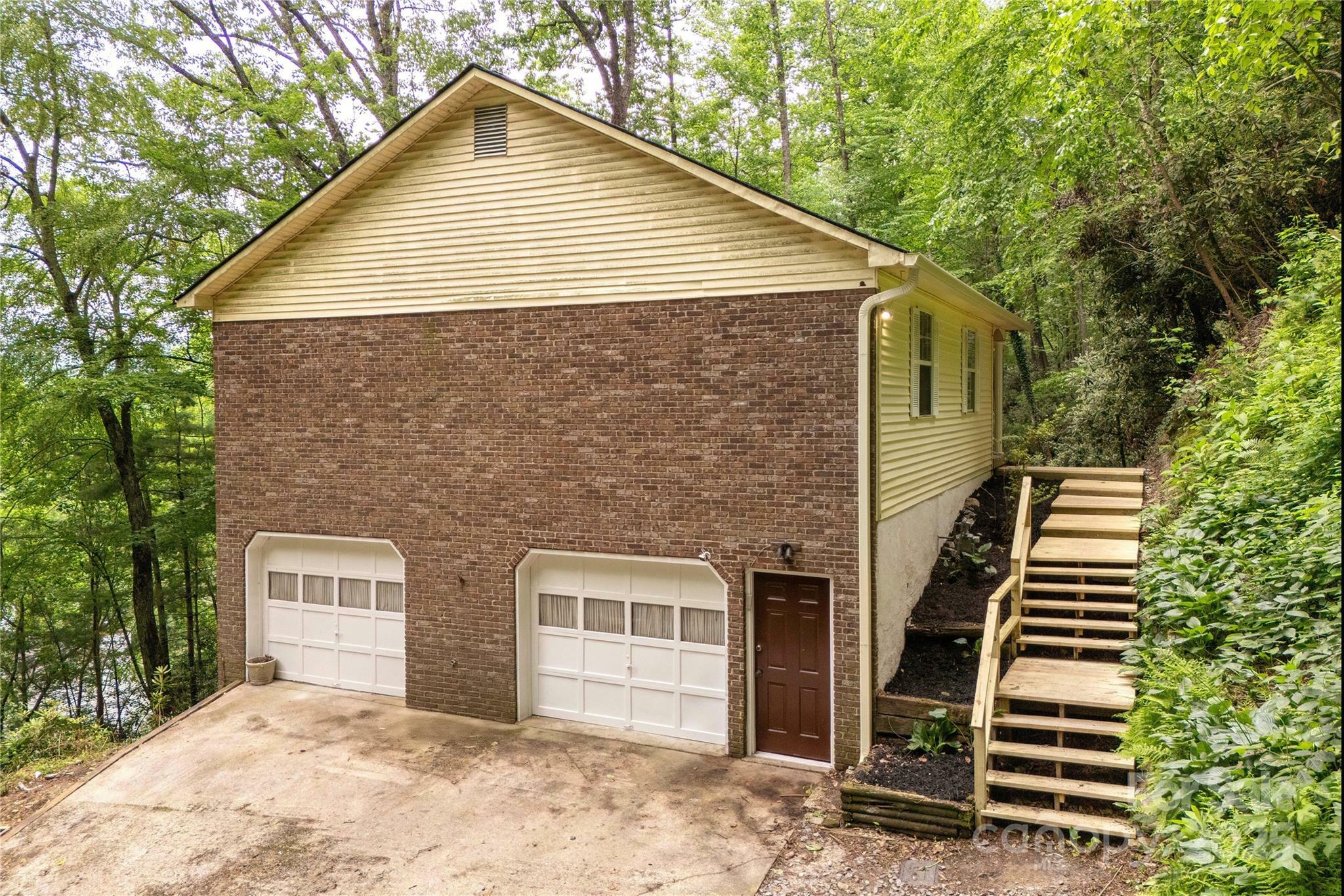 Property Photo:  608 Surrey Glen Circle  NC 28739 
