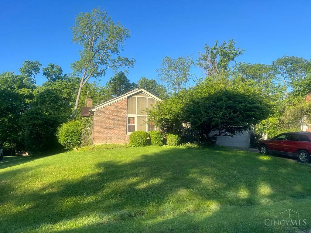 Property Photo: 557 Williamsburg Court OH 45244
