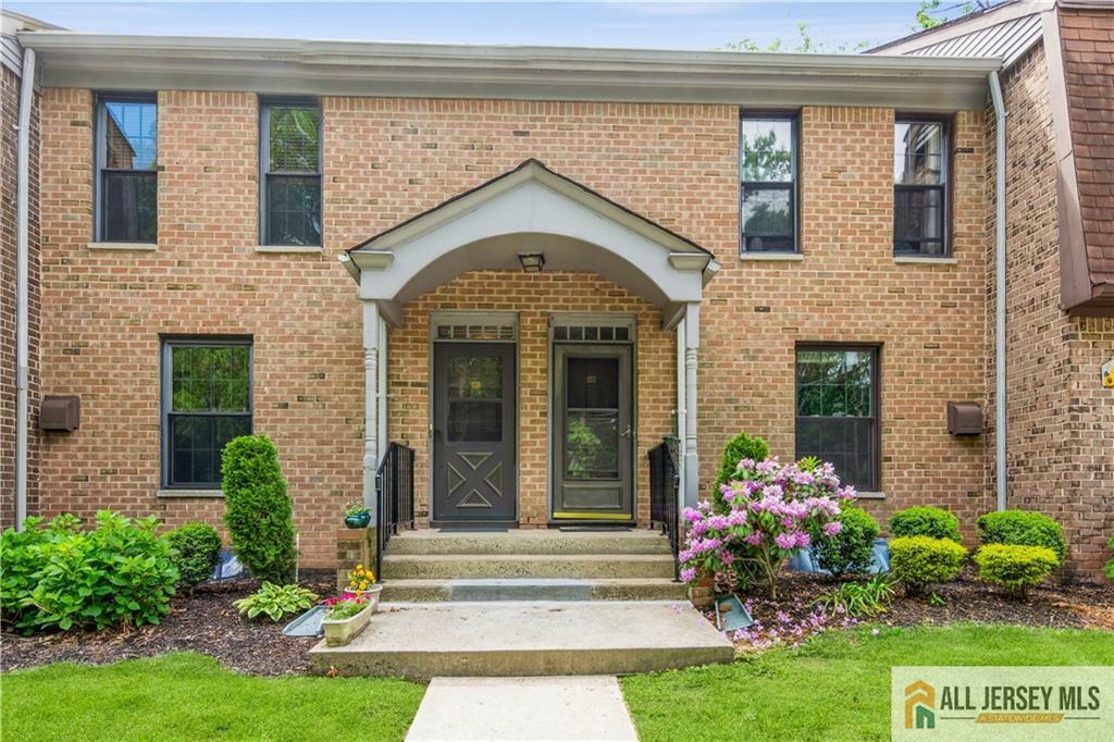 323 Gills Lane 9C  Iselin NJ 08830 photo