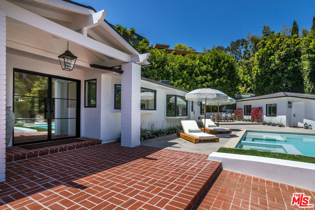 Property Photo: 8819 Evanview Dr CA 90069