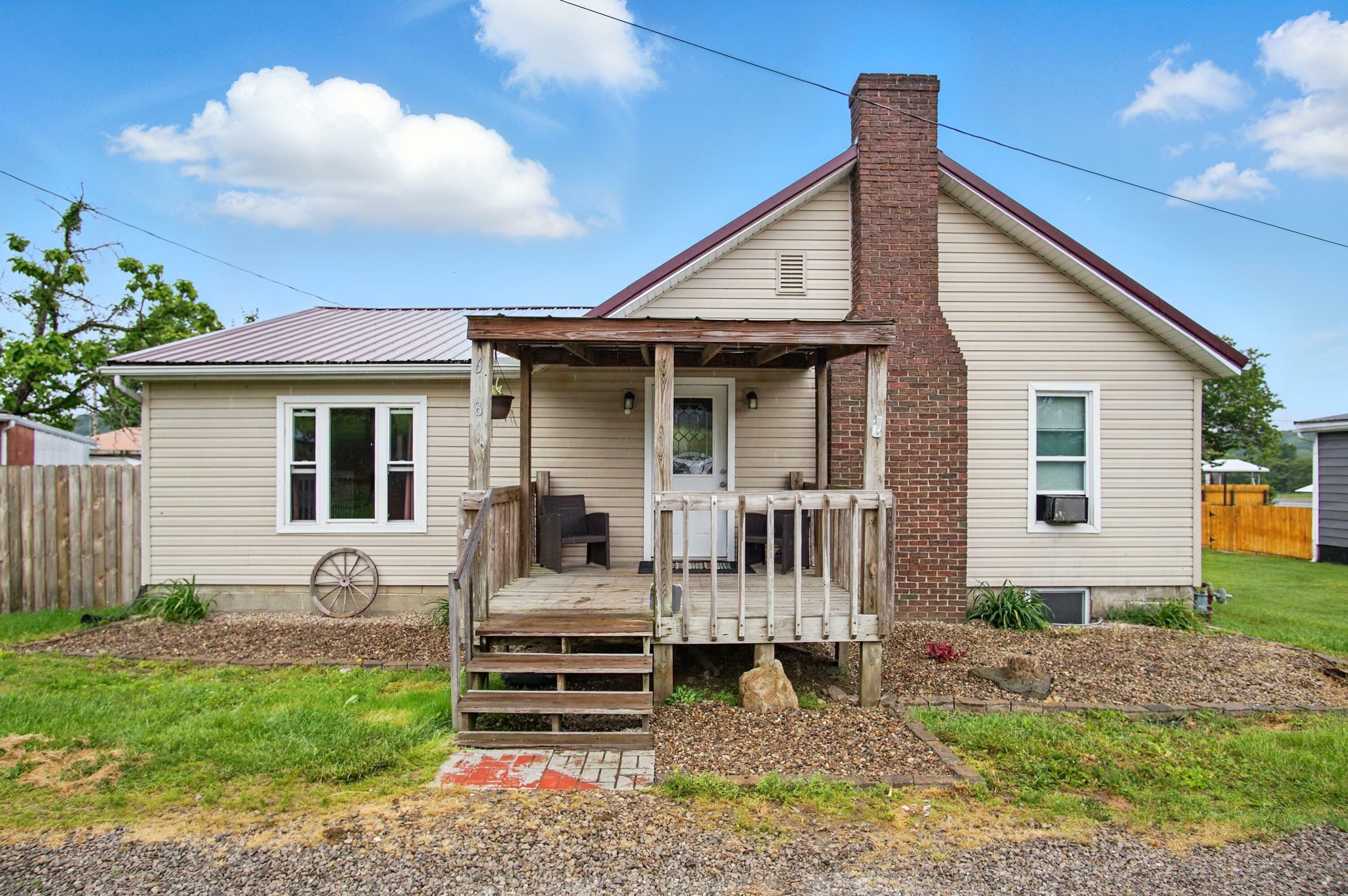 Property Photo: 618 Market Street OH 43771