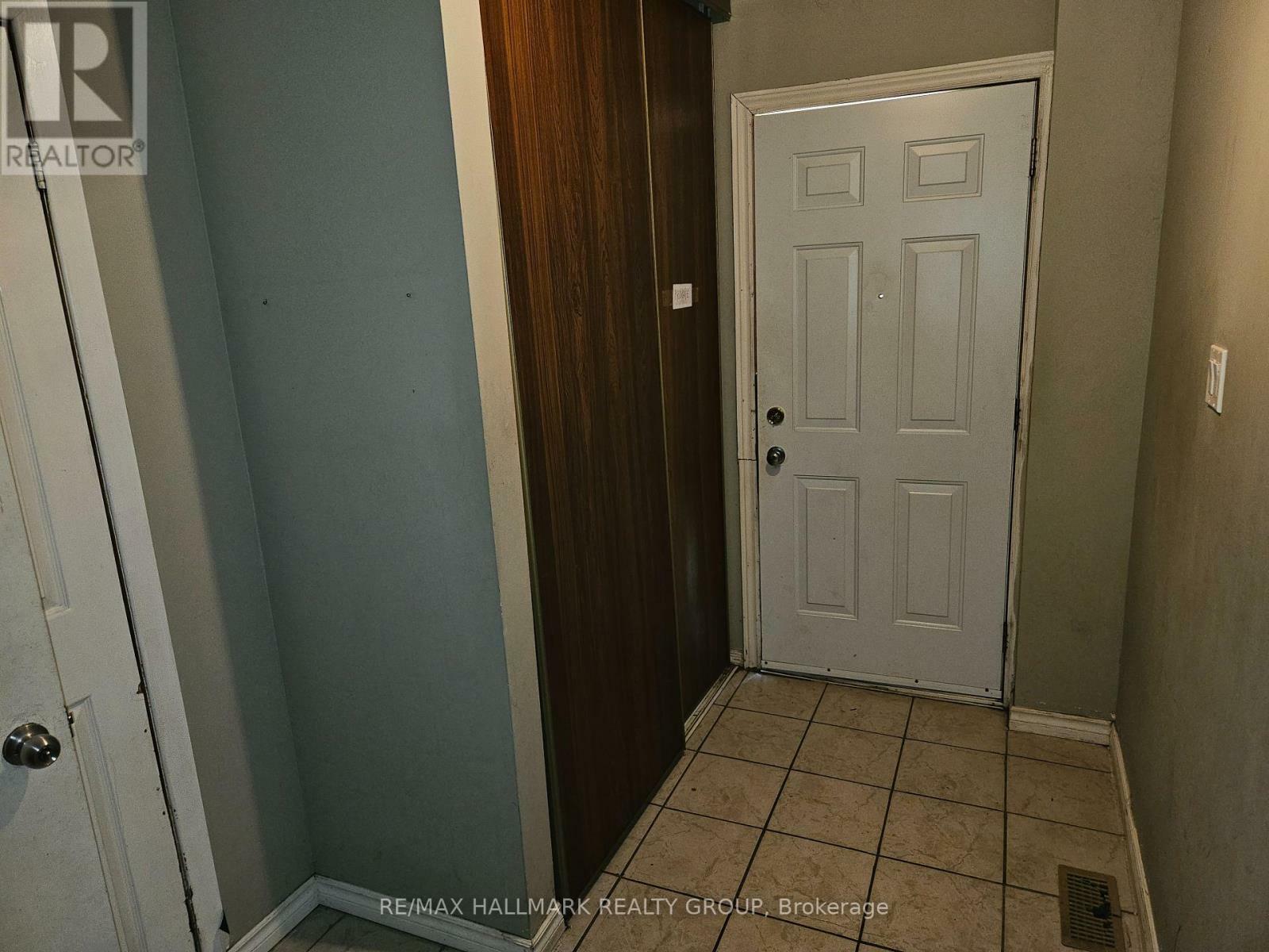 Property Photo: 2669 Southvale Crescent 6 ON K1B 4V2