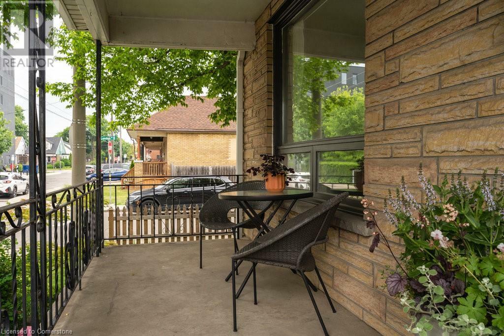Photo de la propriété: 487 Dunsmure Road ON L8H 1G8