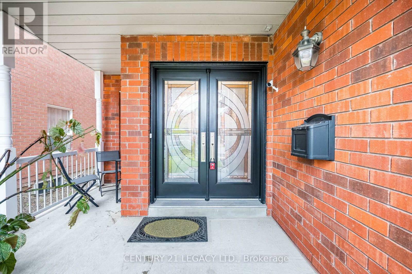Property Photo: 6882 Gooderham Estate Boulevard ON L5W 1B1