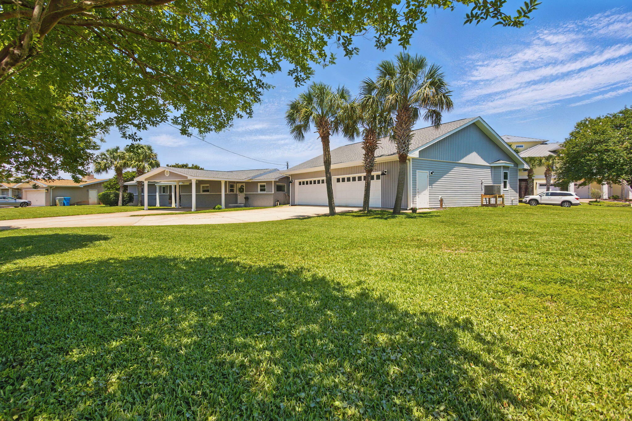 Property Photo:  1050 Edgewater Lane  FL 32563 