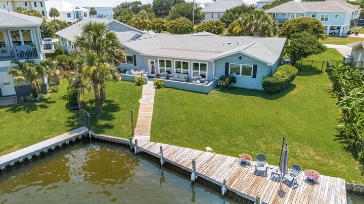 Property Photo:  1050 Edgewater Lane  FL 32563 